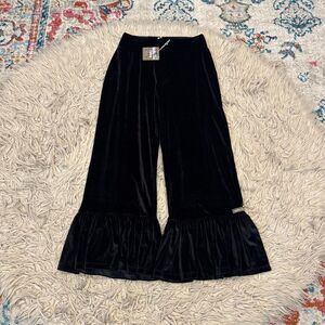 NWT Matilda Jane Velvet Ruffled Capri pants size medium
